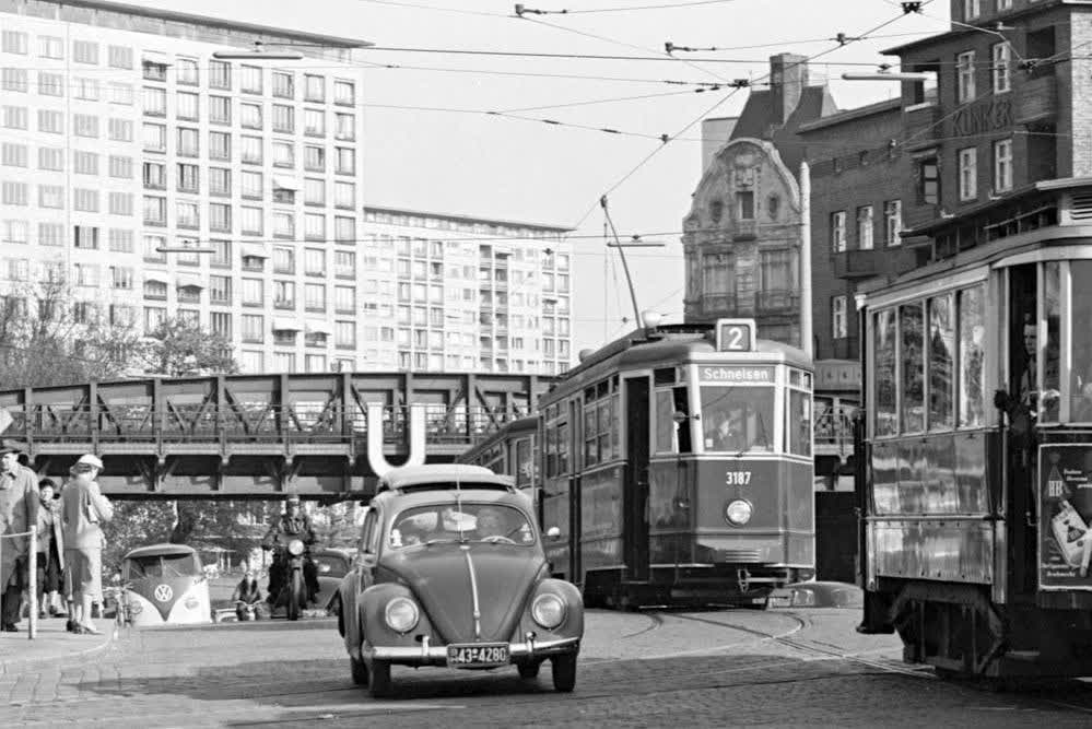 Систему вуличного відеоспостереження вперше випробували в 1956 році в місті Гамбург.